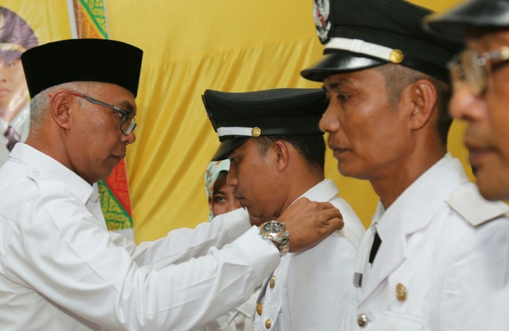 Pj Bupati Inhil  Ambil Sumpah Jabatan 3 Pj Kades Kecamatan GAS