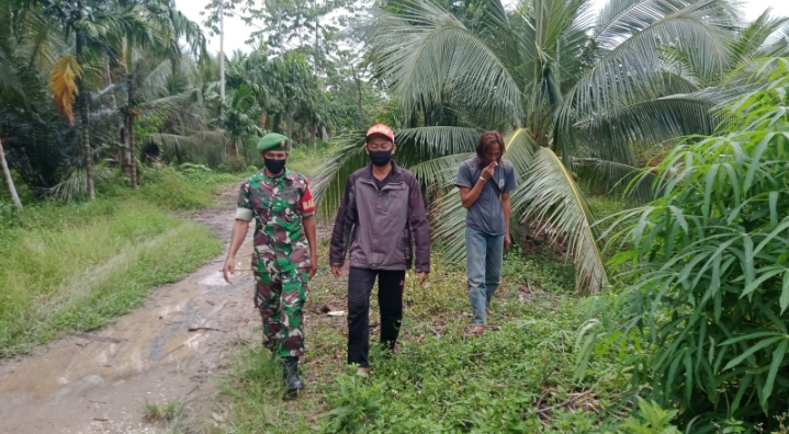 Babinsa Koramil 04/Kuindra Lakukan Pencegahan Karhutla