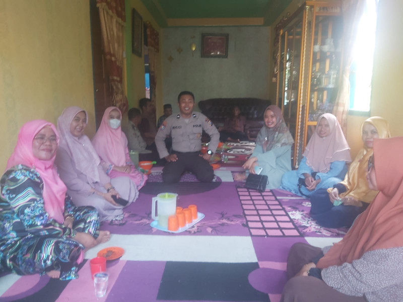 Di Buat Kaget Ibu-ibu Yasinan Ini Terkejut, Tiba-tiba Polisi Datang