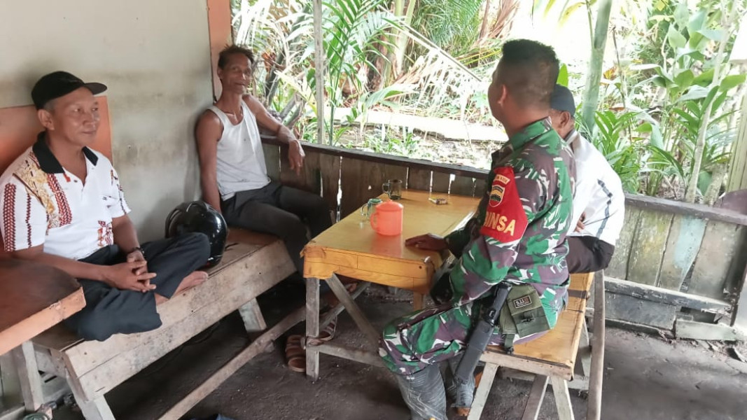 Babinsa Koramil 05/Gas Kopda Ridho Komsos Wujud Kedekatan Babinsa Dengan Masyarakat