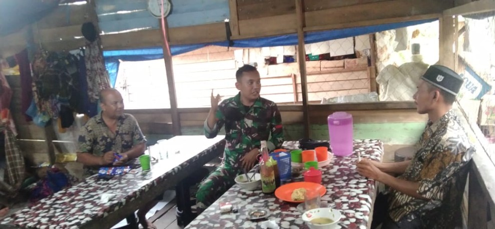 Babinsa 05/Gas Pratu Risman Saputra Rutin Laksanakan Komsos Bersama Warga Binaan