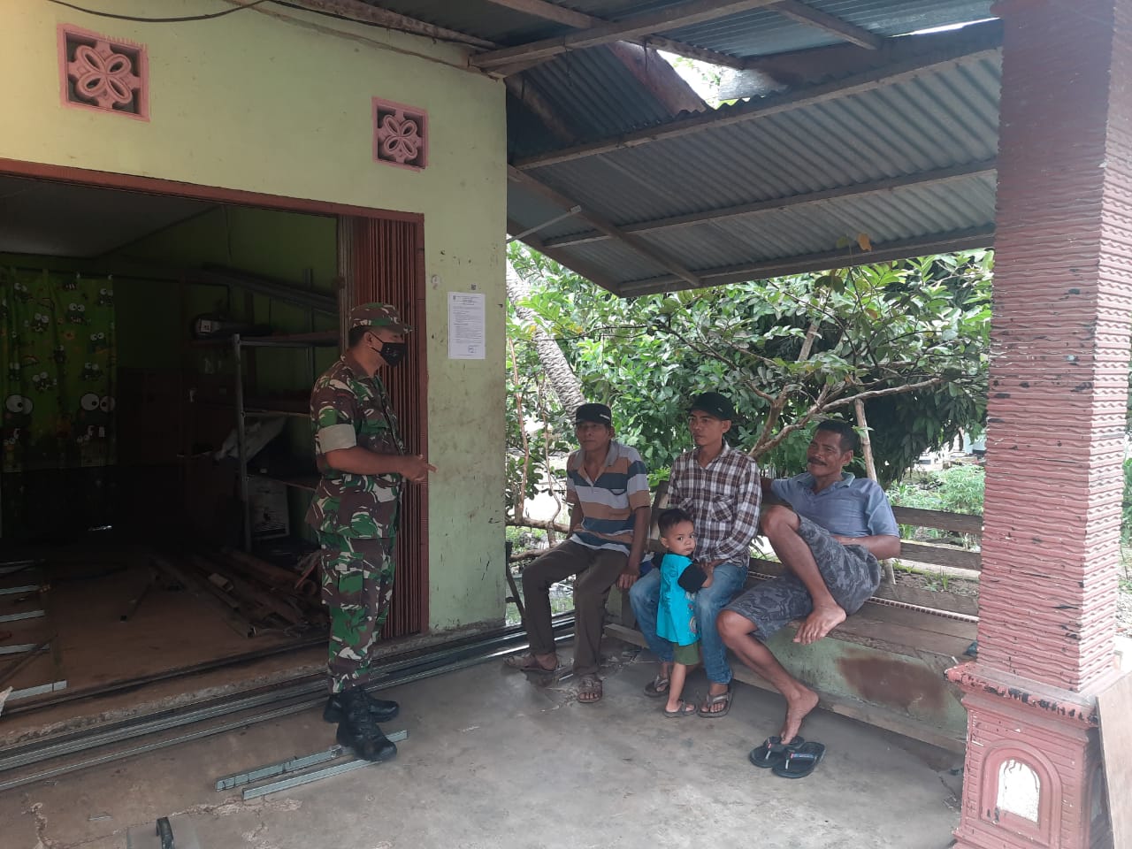 Babinsa 03/Tempuling Komsos Bersama Kepala Dusun Dan Warga Binaan