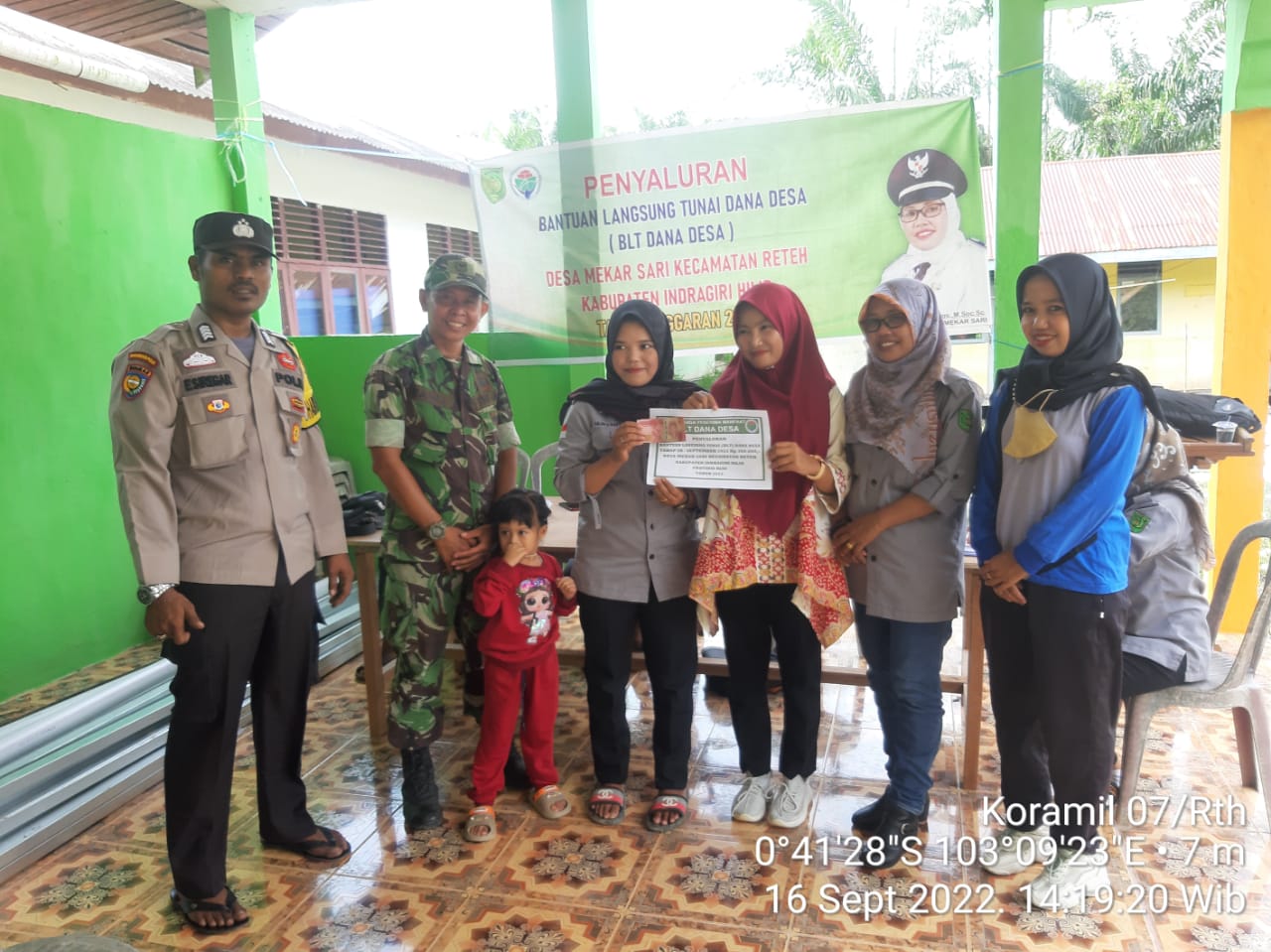 Penyaluran Bantuan Langsung Tunai Kepada 86 Kartu Penerima Manfaat Oleh Danramil 07/Reteh