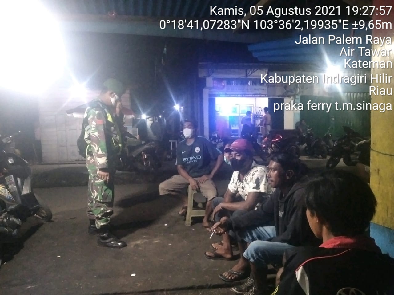 Babinsa Koramil 06/Kateman Ajak Warga Patuhi Prokes Secara Berkesinambungan