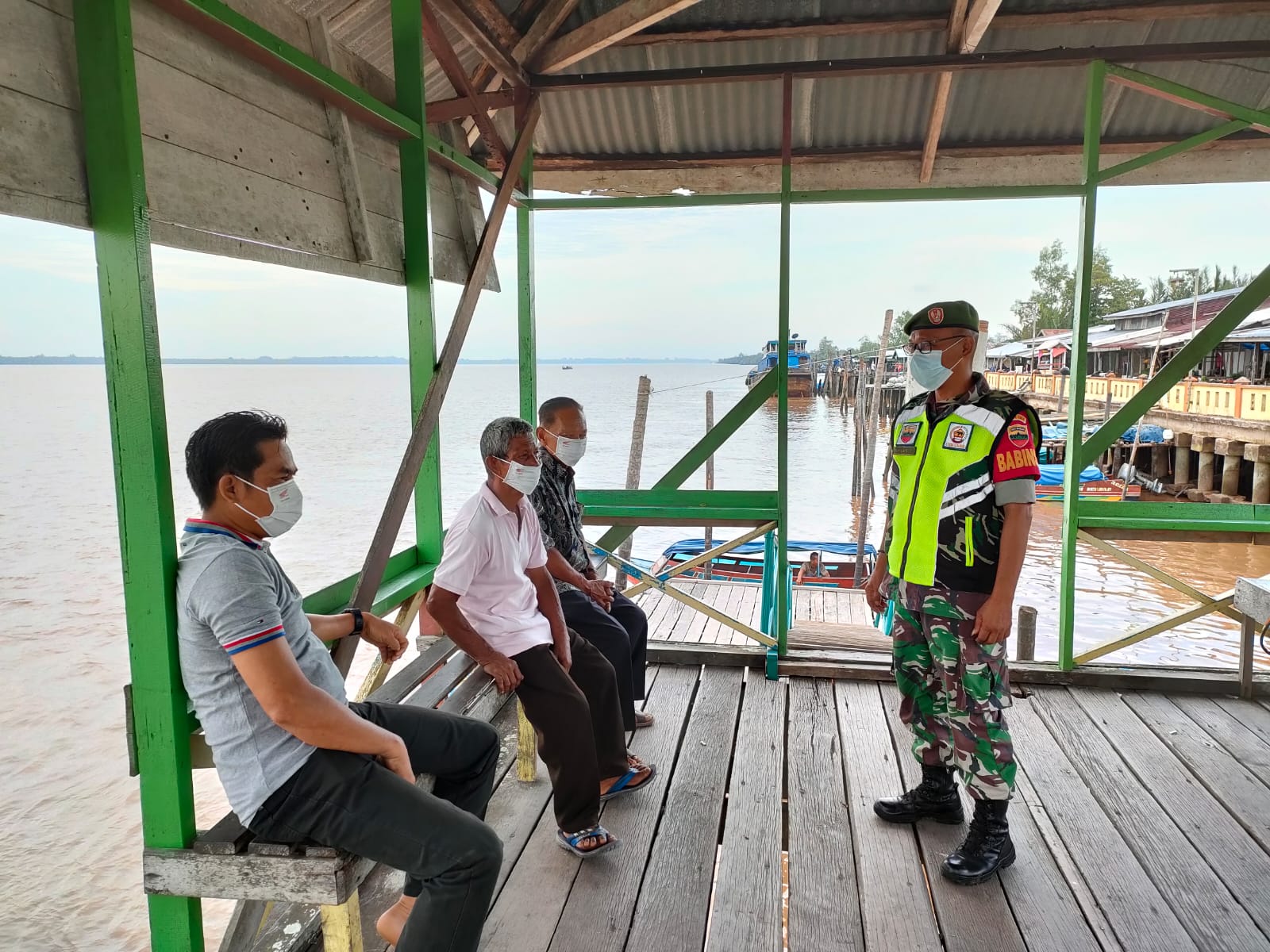 Babinsa Koramil 04/Kuindra Rutin Lakukan Upaya Pencegahan Covid-19