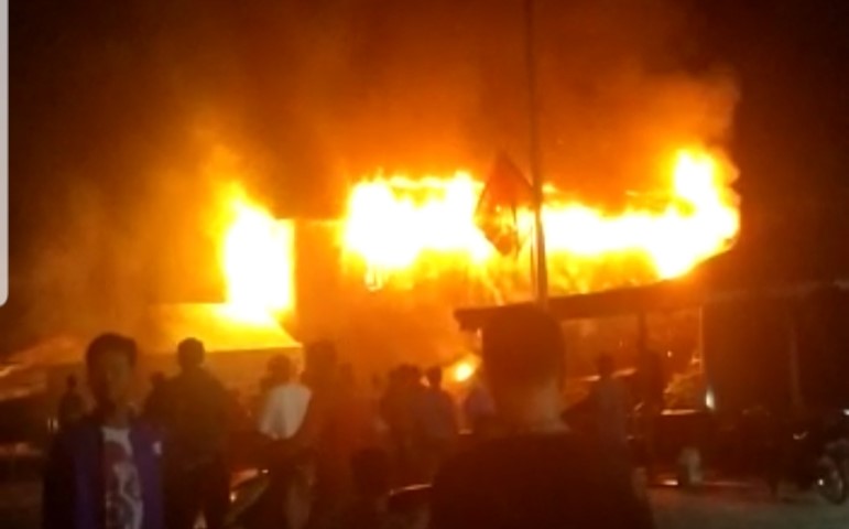 Masih Berlangsung, Sijago Merah Mengamuk di Desa Mumpa Inhil