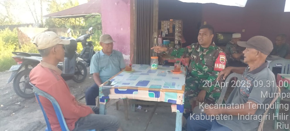 Praka LF Siallagan Babinsa Koramil 03/Tpl Jalin Silaturahmi dengan Masyarakat, Wujudkan Keamanan dan Ketertiban di Desa Mumpa