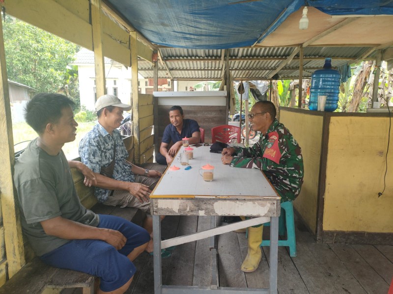 Babinsa Koramil 03/Tpl Gelar Komsos, Sinergikan Toda dan Tomas Jaga Kondusifitas Desa Sungai Gantang