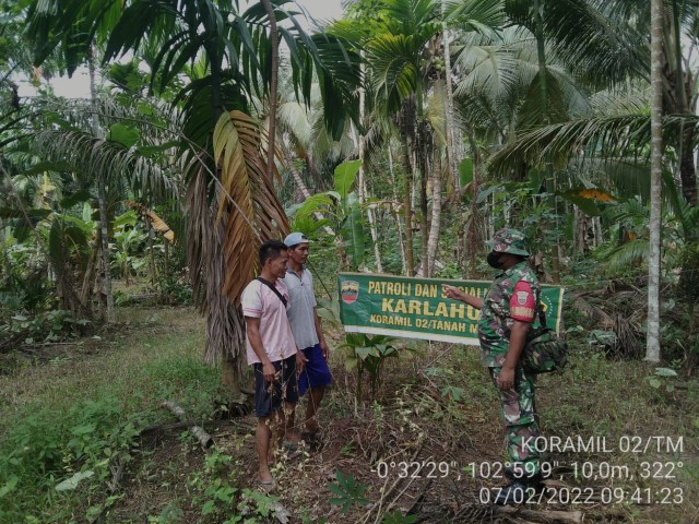 Gelar Patroli Karhutla oleh Babinsa Koramil 02/Tanah Merah