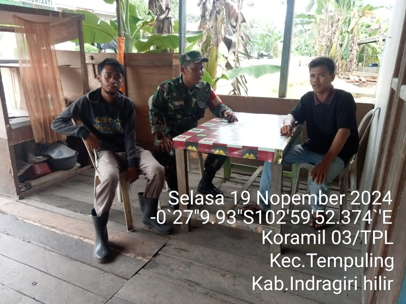 Melalui Komsos, Babinsa Koramil 03/Tpl Imbau Pemuda Ikut Jaga Kamtibmas di Kelurahan Tempuling