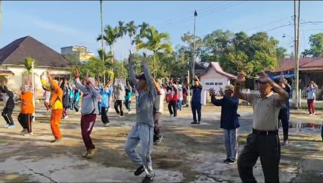 Tingkatkan Ketahanan Tubuh, Babinsa Serda Ramli Gelar Senam Bersama