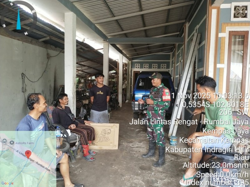 Sentuhan Babinsa: Koptu Jalaluddin Eratkan Silaturahmi di Lingkungan 1 Kel. Kempas Jaya