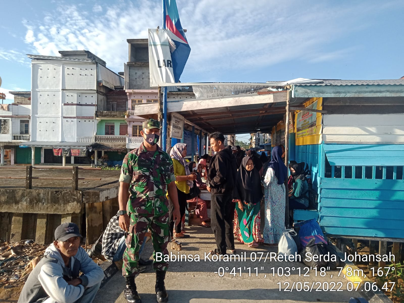 Untuk Memutuskan Mata Rantai Penyebaran Covid-19, Babinsa Koramil 07/Reteh Terus Lakukan Pengawasan