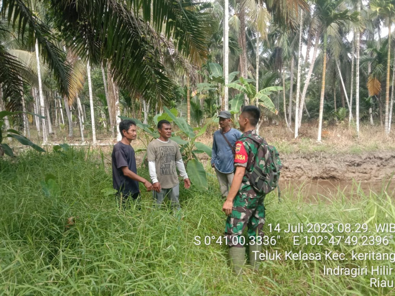 Patroli Rutin Terus Dilakukan Bersama Babinsa Koramil 09/Kemuning dan Masyarakat Setempat