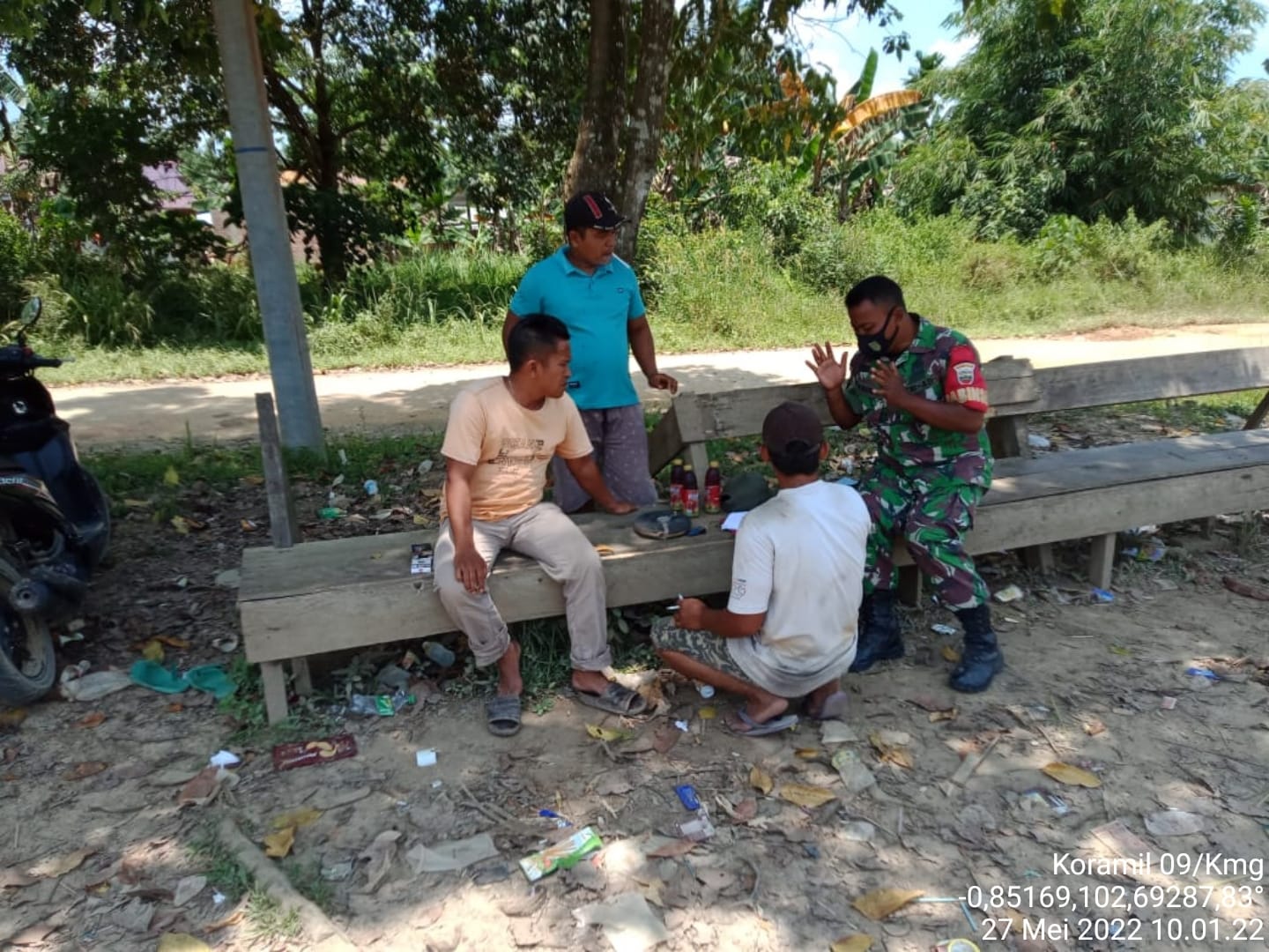 Koramil 09/Kemuning Serka M. Ridwan Laksanakan Komsos Bersama Pemuda