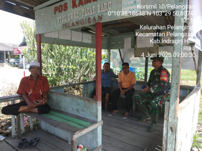Wujudkan Kemanunggalan TNI Bersama Koramil 10/Pelangiran dan Warga