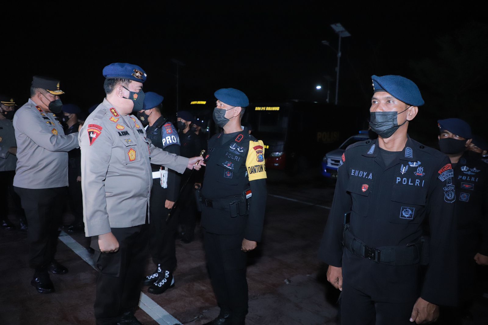 Lepas Keberangkatan 105 Personel Brimob Polda Riau BKO ke Papua, Kapolda: Tetap Disiplin dan Humanis