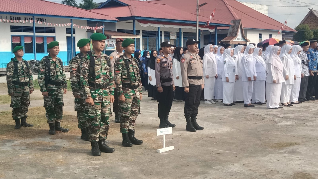 Danramil 05/Gas Kapten Czi Slamet Hirohito Dan Personil Mengikuti Upacara HUT RI Ke-79 Tingkat Kecamatan Gaung Anak Serka