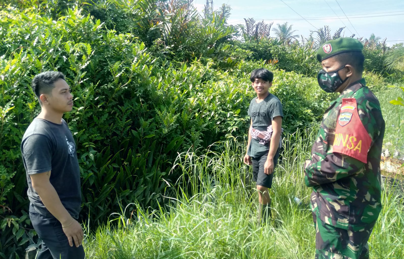 Antisipasi Kebakaran Hutan dan Lahan, Babinsa 04/Kuindra Giatkan Patroli serta Sosialisasi