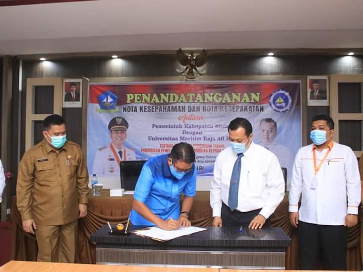 Pemkab Bintan dan Universitas Maritim Raja Ali Haji Lakukan MoU Tri Dharma Pemkab Bintan dan Universitas Maritim Raja Ali Haji Lakukan MoU Tri Dharma
