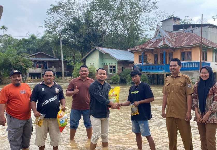 PT RPI dan PT Rimba Lazuardi Peduli, Berikan Bantuan kepada Korban Banjir di Riau PT RPI dan PT Rimba Lazuardi Peduli, Berikan Bantuan kepada Korban Banjir di Riau