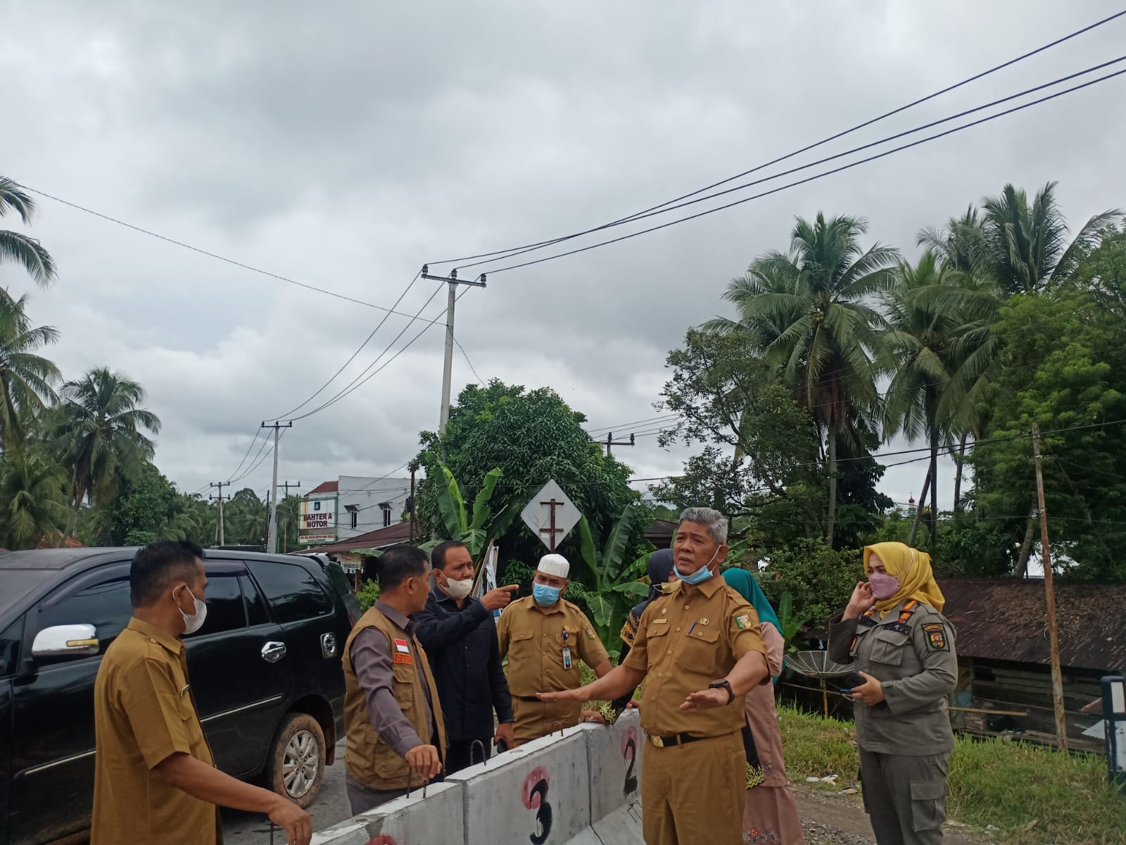 Wakili Plt Bupati Suhardiman, Sekda Dedy Sambudi Tinjau Langsung Kondisi Rendaman Banjir Wakili Plt Bupati Suhardiman, Sekda Dedy Sambudi Tinjau Langsung Kondisi Rendaman Banjir