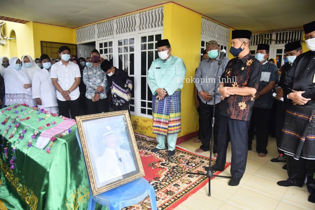 Syamsuddin Uti Lepas Almarhum Camat GAS H Ijmi di Rumah Duka