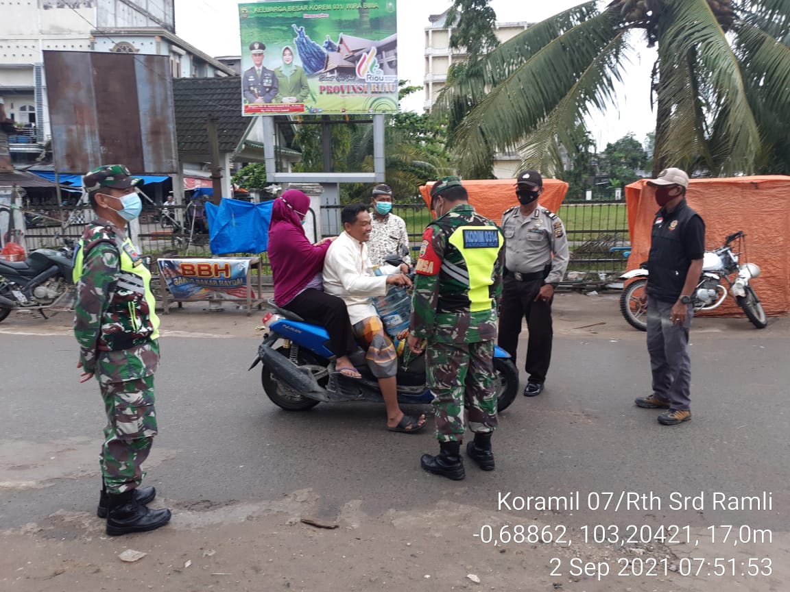 Himbau Warga Patuhi 5 M, Koramil 07/Reteh Rutin Lakukan Patroli Protkes