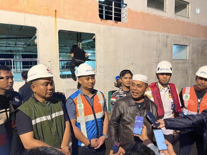 Bupati Inhil Sambut Kedatangan Kapal Roro di Pelabuhan Parit 21 Tembilahan