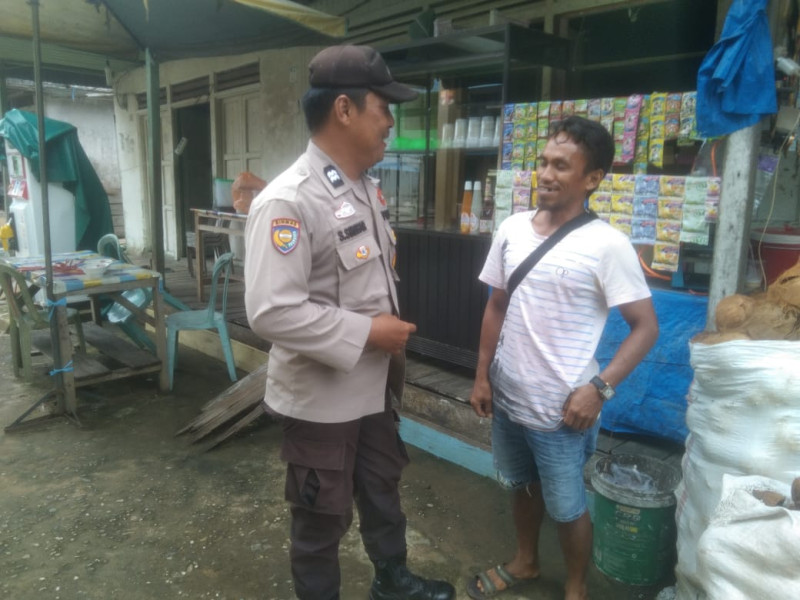 Jelang Pemilu, Bhabinkamtibmas Desa Simpang Gaung Aiptu Safrizal Zufri Ajak Warga Hindari Berita Hoaks