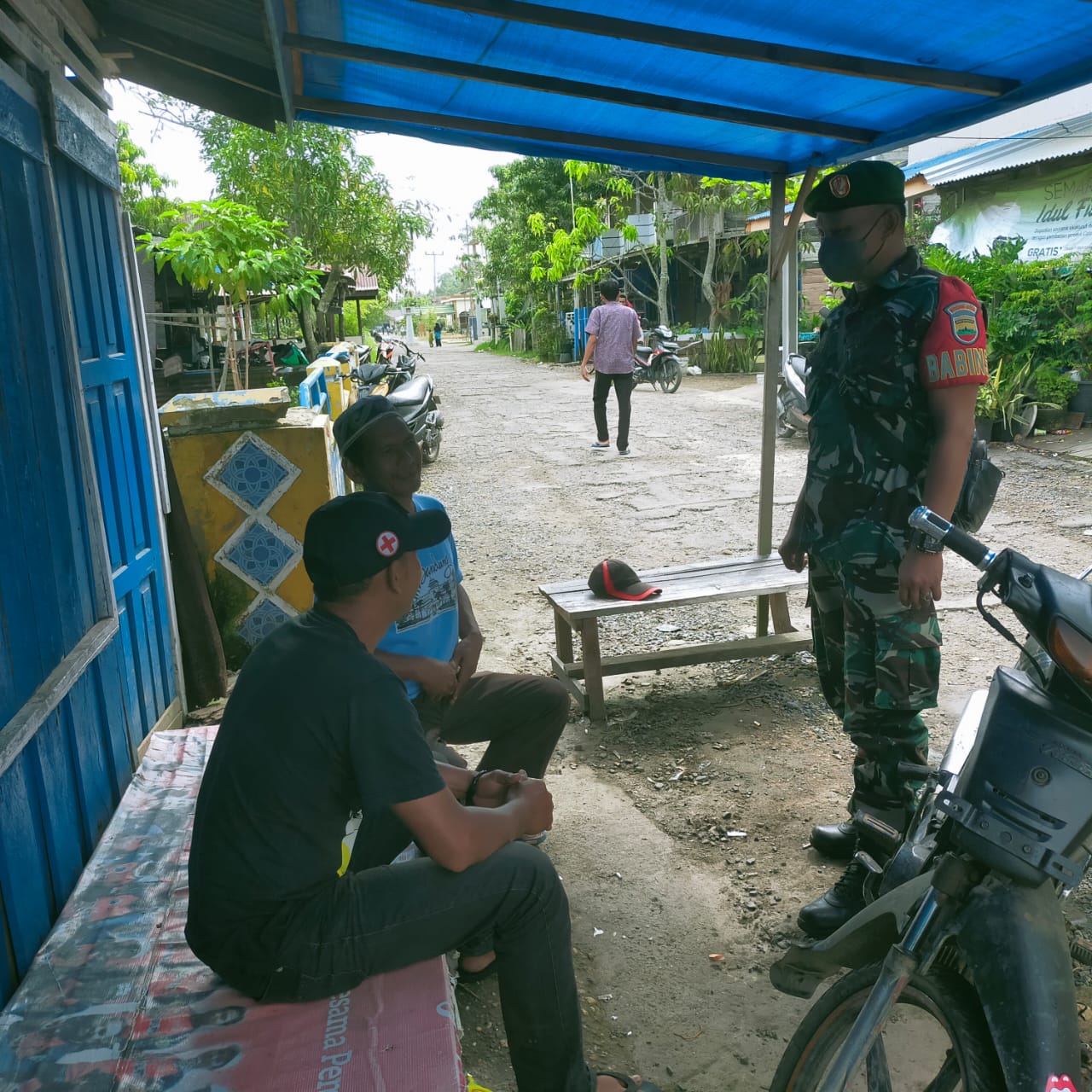 Serda Deni Susanto Laksanakan Penegakan Prokes Kepada Warga Sekitar
