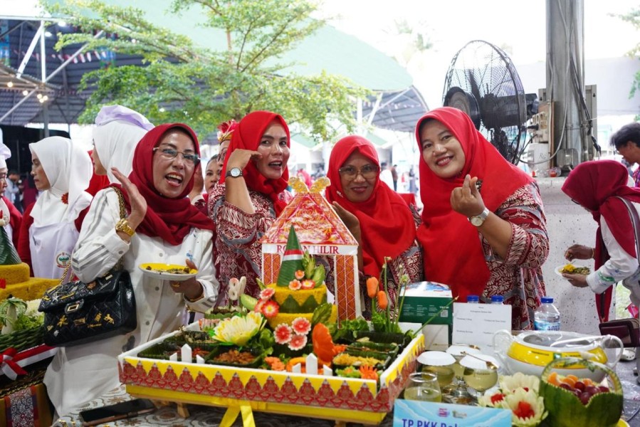 Rohil Raih Juara II Lomba Menghias Tumpeng Tingkat Provinsi Riau Rohil Raih Juara II Lomba Menghias Tumpeng Tingkat Provinsi Riau