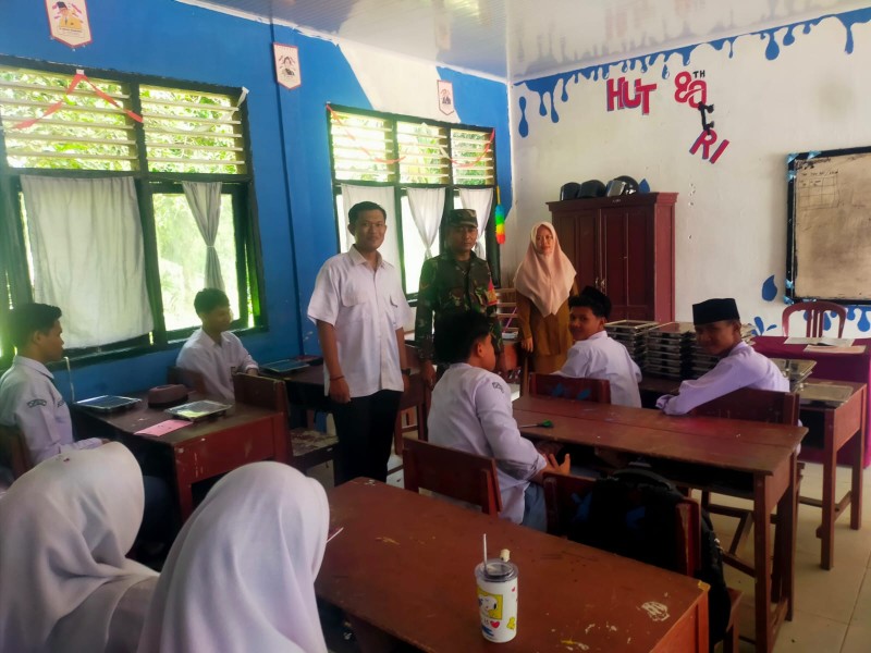 Koramil 09/Kemuning Laksanakan Pendampingan Kepada Tim SPPG di Wilayah Binaan