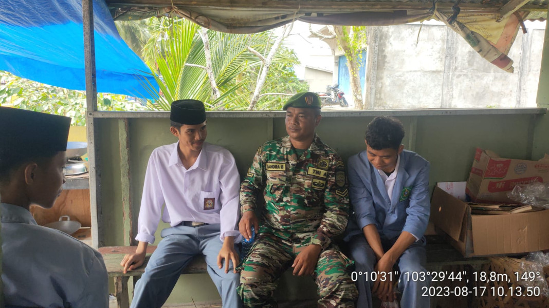 Komsos Dengan Siswa Madrasah Aliyah, Babinsa Koramil 10/Pelangiran Berikan Wawasan Kepada Para Siswa/i