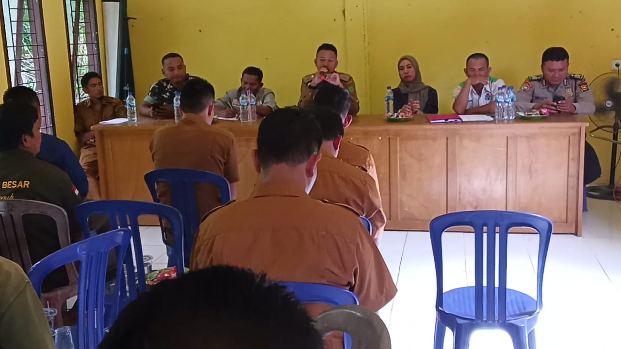 Danramil 09/Kemuning Bersama Babinsa Desa Lubuk Besar Lakukan Musyawarah Kerja Pemdes 2023