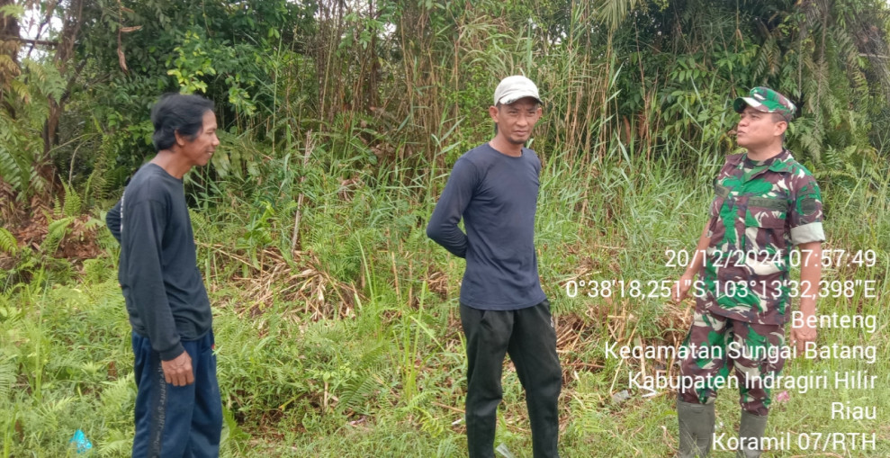 Babinsa Koramil 07/Reteh Gelar Patroli Karhutla, Perkuat Kerja Sama Masyarakat