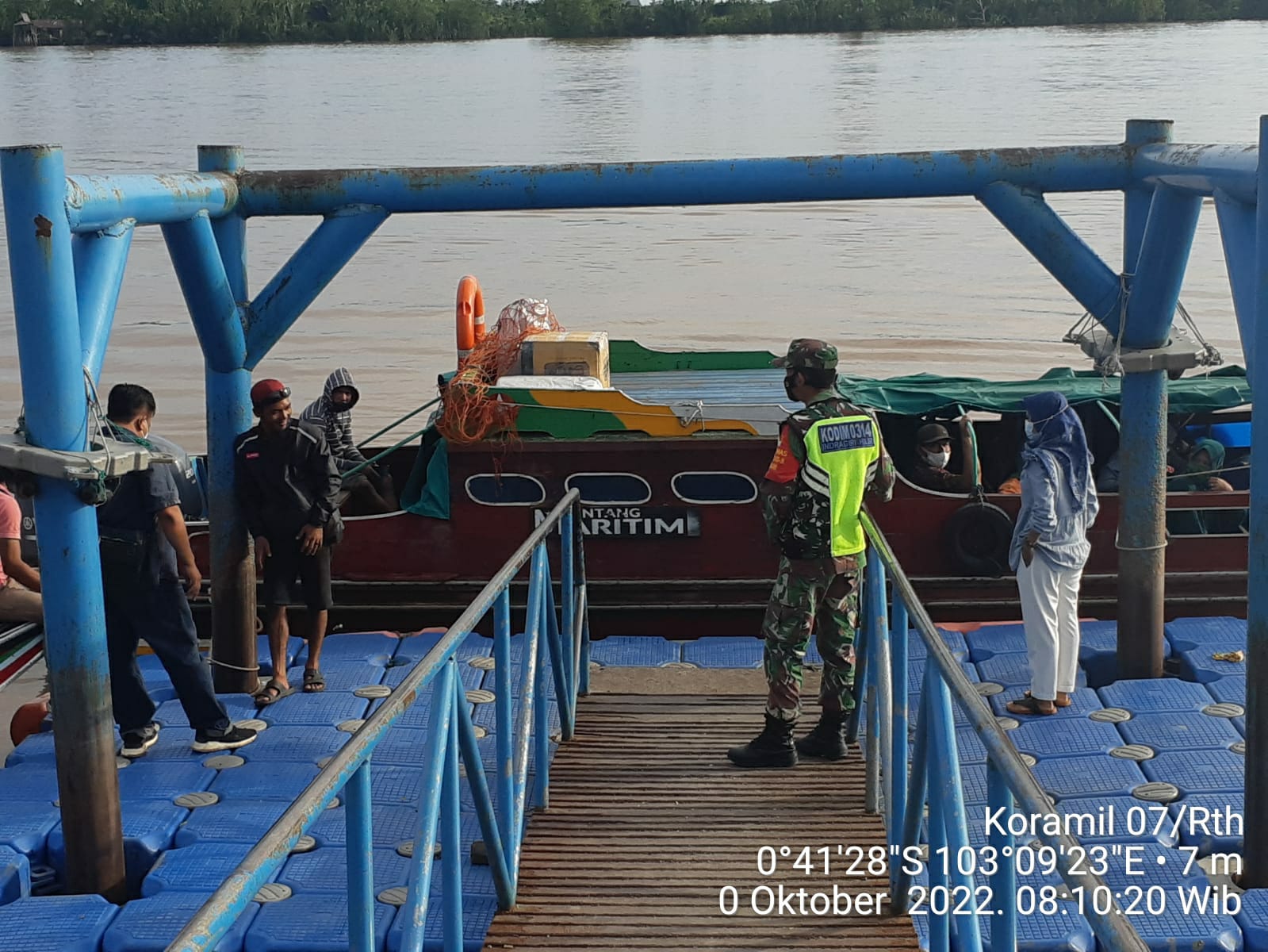 Demi Kenyamanan Bersama, Babinsa Koramil 07/Reteh Rutin Lakukan Disiplin Prokes