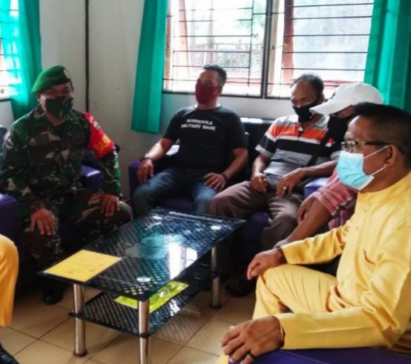 Sosialisasi Vaksin, Babinsa Koramil 04/Kuindra Lakukan Komsos