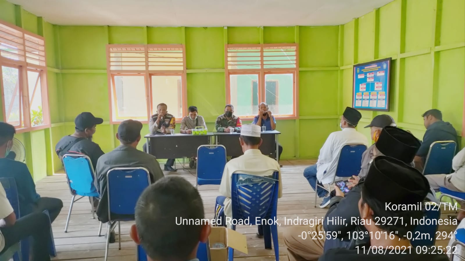 Babinsa 02/Tanah Merah Ikuti Rapat Evaluasi Penanggulan di Sungai Lokan