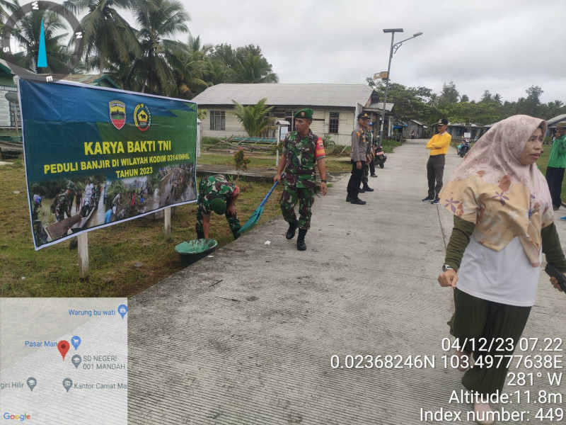 Koramil 08/Mandah Bersama Forkopimcam Laksanakan Karya Bhakti TNI Peduli Banjir di Wilayah Kodim 0314/Inhil