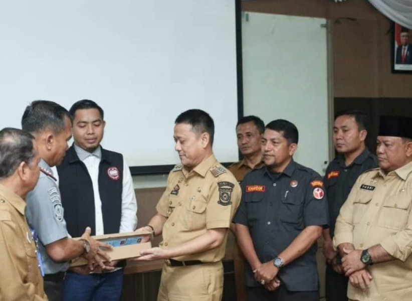 Sukseskan Pemilu 2024, Hambali Serahkan 1317 KTP Bagi Penghuni Lapas Kelas II A Bangkinang