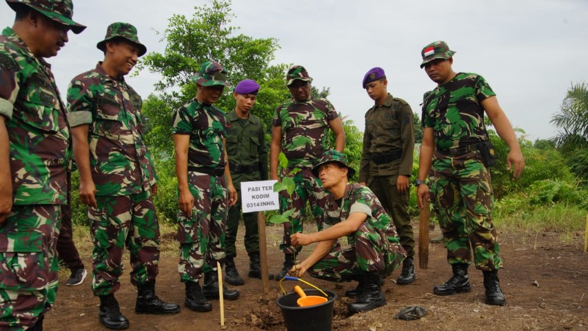 Dalam Rangka HUT Kodam I BB ke-69, Kodim 0314/Inhil Lakukan Penanaman Pohon Ekonomi 