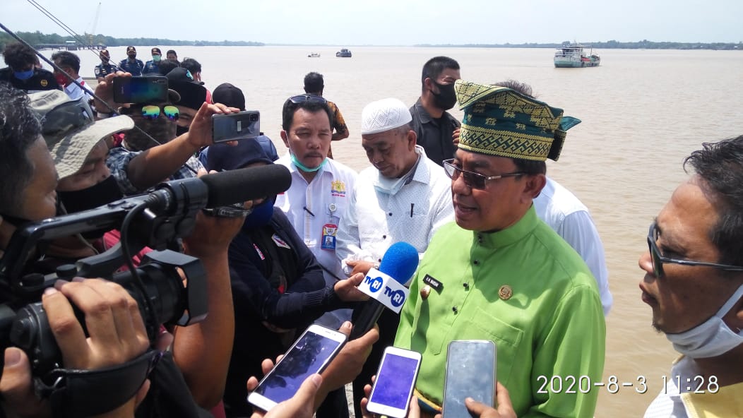 Bupati Inhil Resmi Lepas Ekspor Perdana Kelapa Bulat dari Parit 21 ke Malaysia