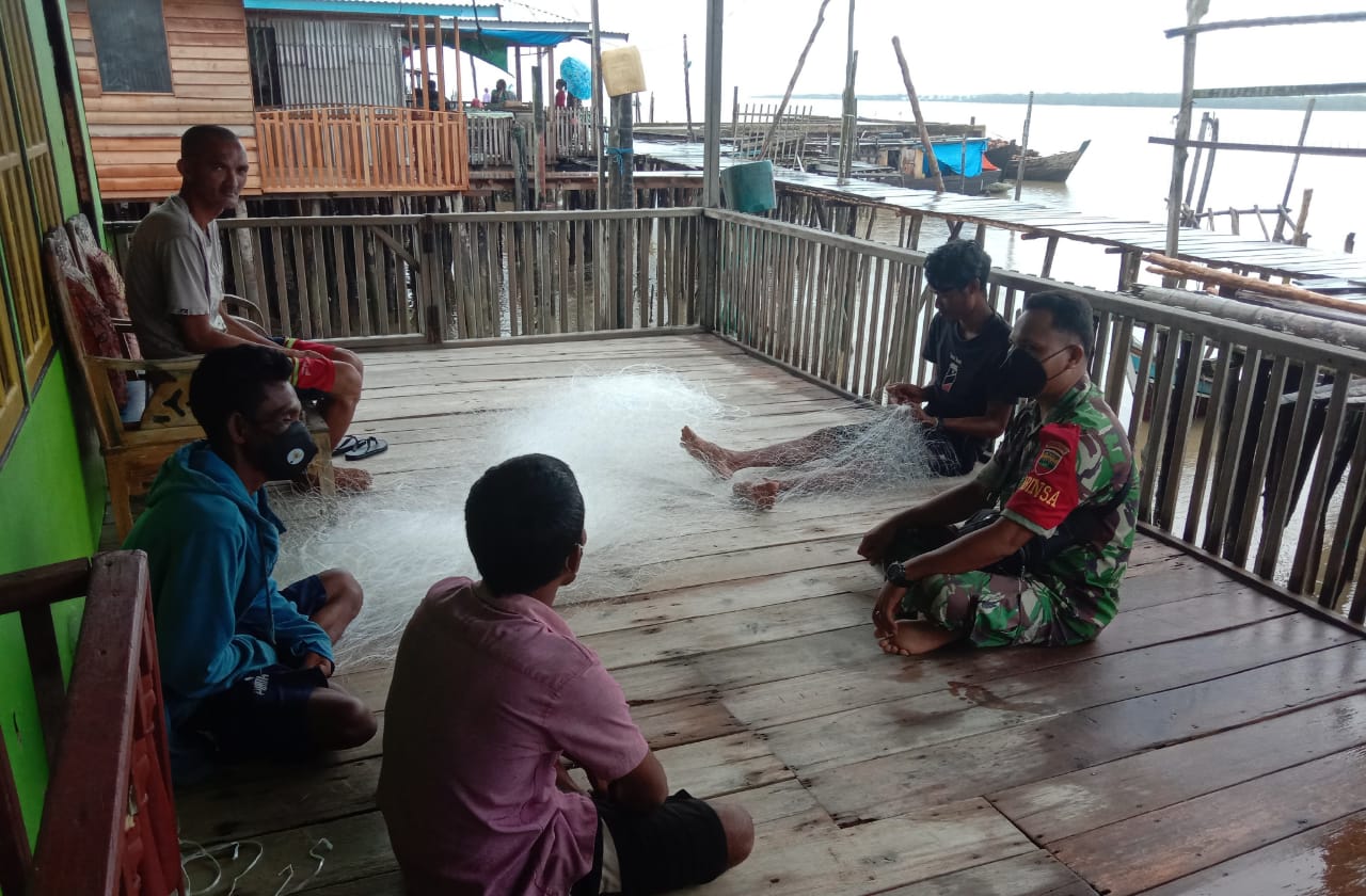 Upaya Melakukan Situasi yang Kondusif, Babinsa Koramil 04/Kuindra Aktif Laksanakan Komsos