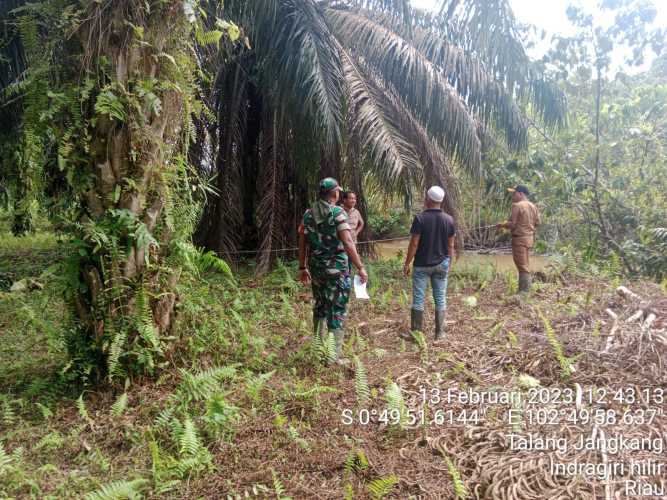 Babinsa Koramil 09/Kemuning Terus Lakukan Patroli di Wilayah Karlahut