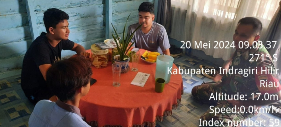 Komsos, Babinsa Koramil 07/Reteh Ingatkan Masyarakat Bahaya Narkoba