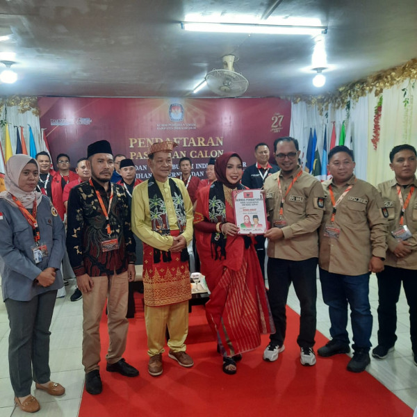 Menyala-Nyala, Si Jilbab Merah dan Si Profesor Sepakat Ingin Bawa Inhil Semakin Baik