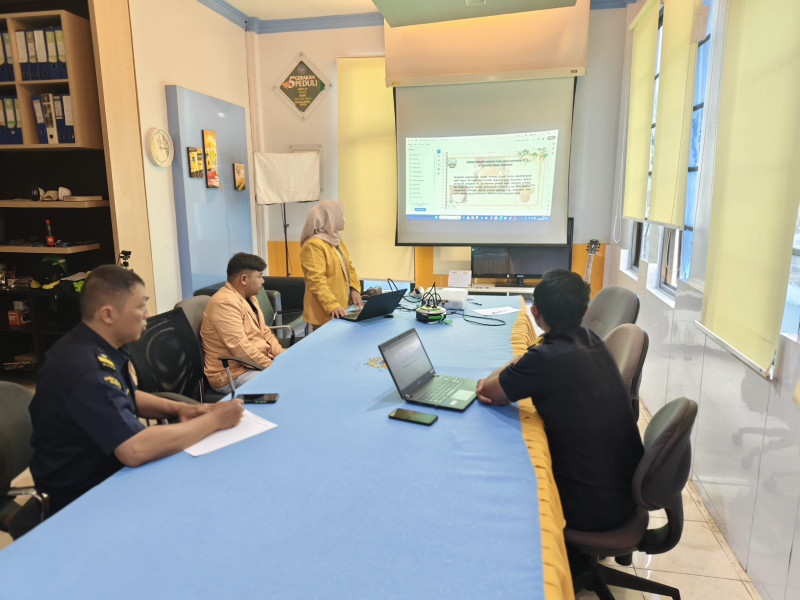 Menambah Pengetahuan Tentang Pengembangan UMKM, Mahasiswa KKN Unisi Sei Beringin 2024 Lakukan Diskusi Panel dengan Bea Cukai Tembilahan