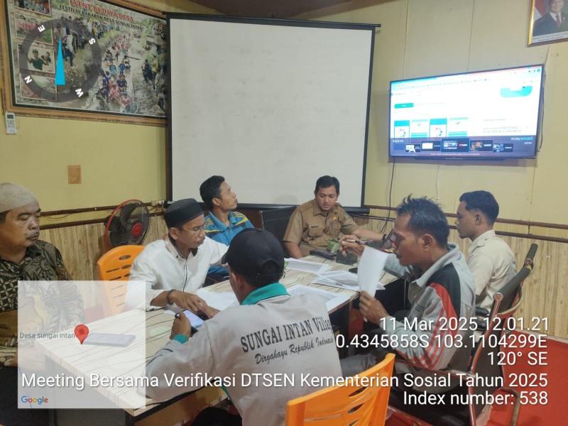Kepala Desa Sungai Intan Gelar Meeting Verifikasi Data Tunggal Sosial Ekonomi Nasional Tahun 2025