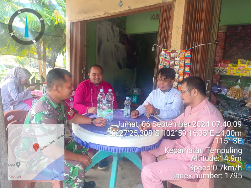 Melalui Komsos Dengan Perangkat Desa, Babinsa Koramil 03/Tpl Himbau Dalam Pelaksanaan Pilkada Jangan Sampai Golput